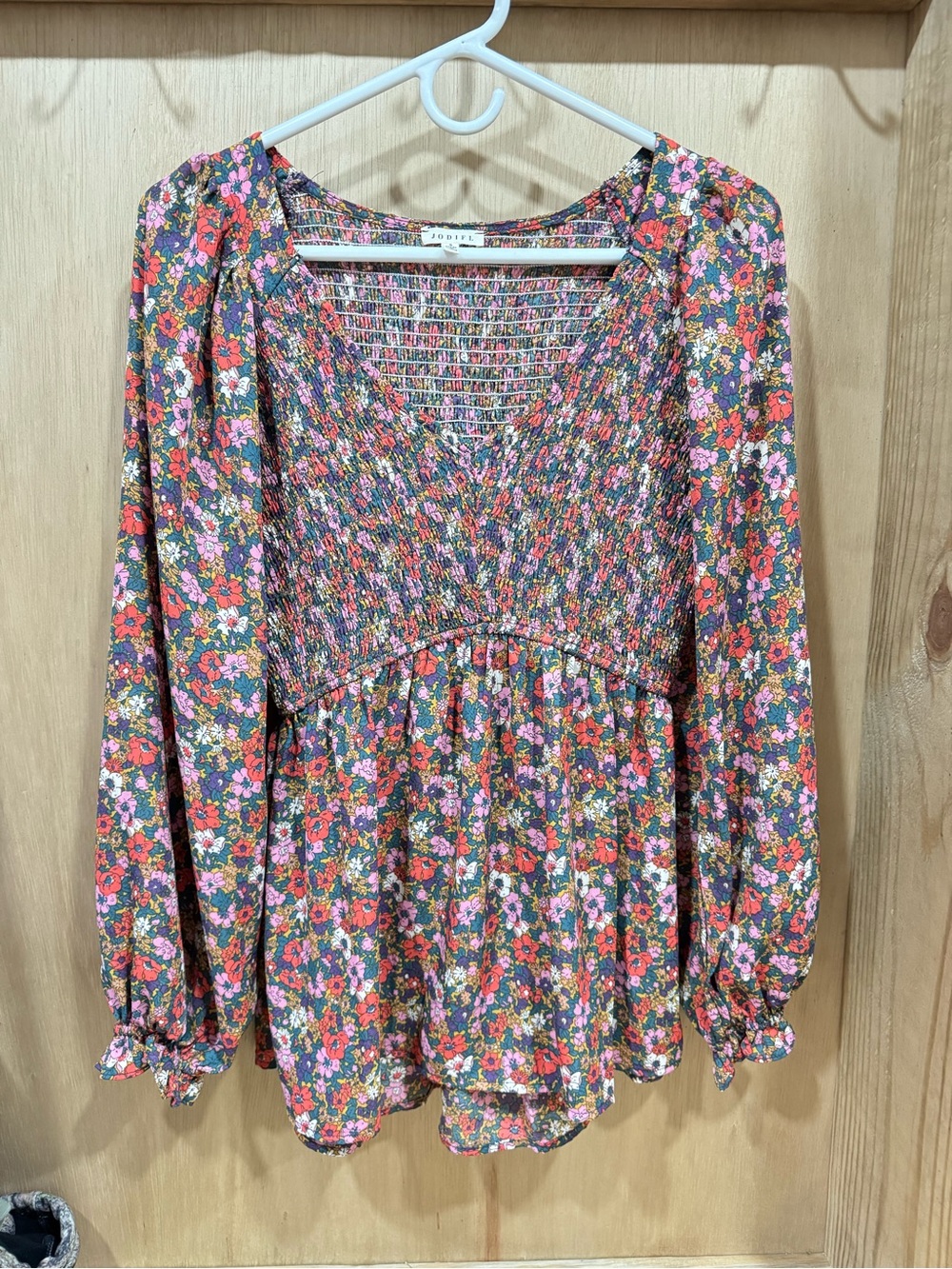 JODIFL Pink Floral Smocked V-Neck Blouse size small